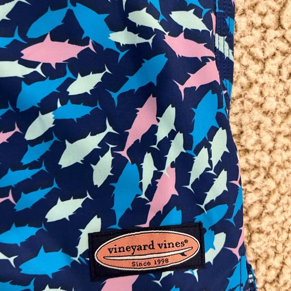 Never worn Men’s Vineyard Vines 7’ Chappy Swim Trunks Sz SM. Blue shark print. - Picture 3 of 6